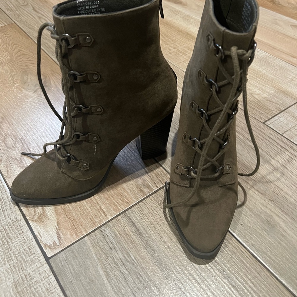Shoe Dazzle suede olive boots. - Picture 2 of 4